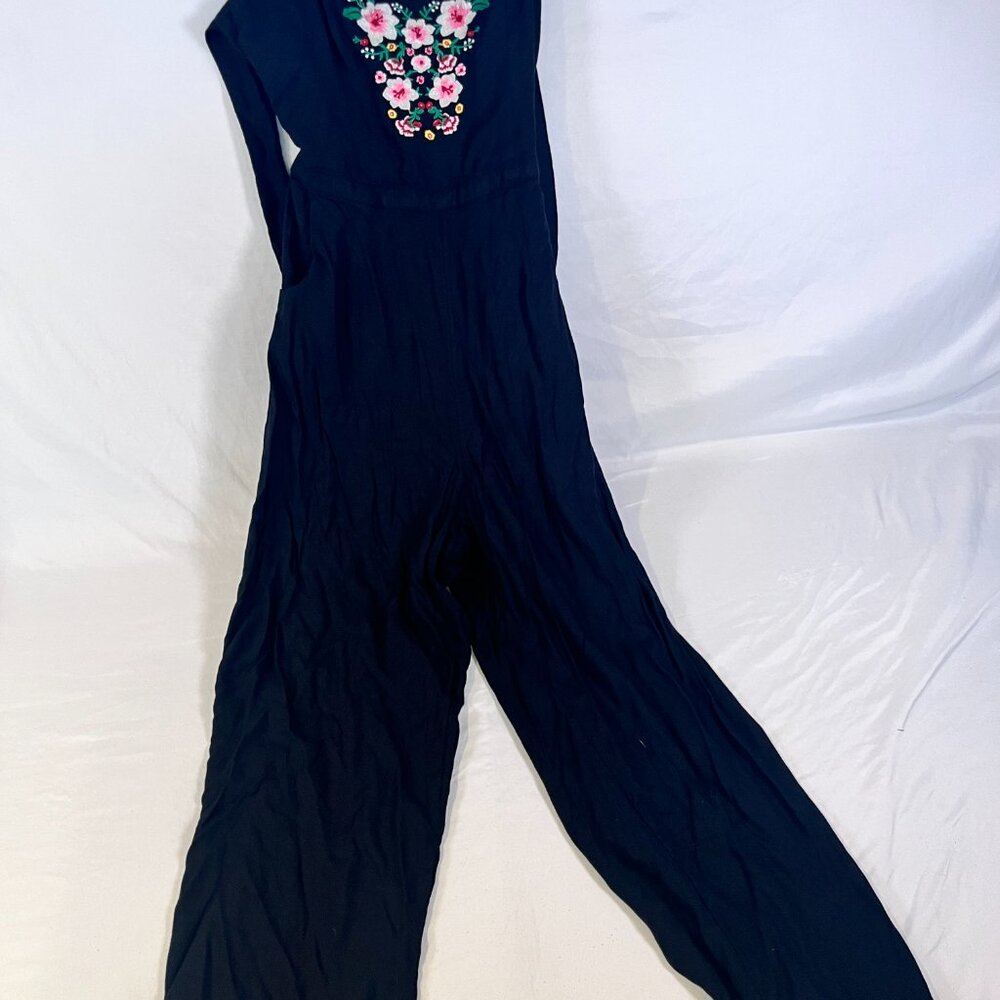 🌿 Hollister Embroidered Floral Lace-Up Romper 🌿 - Picture 2 of 4